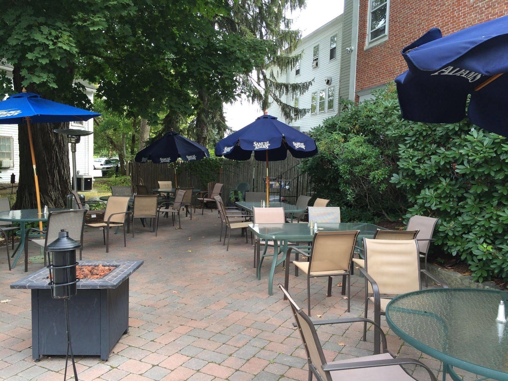 Hunters Grille And Tap At The Grafton Inn מראה חיצוני תמונה